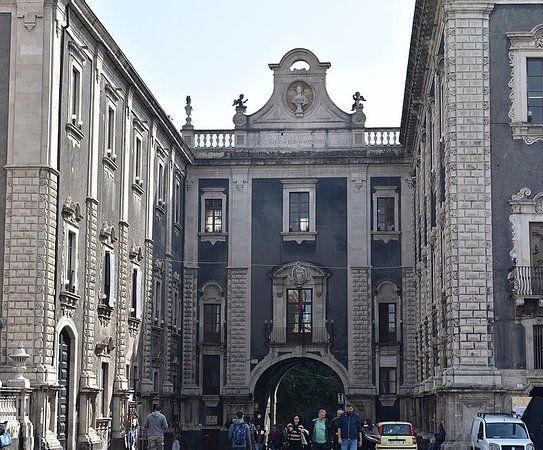 Porta Uzeda